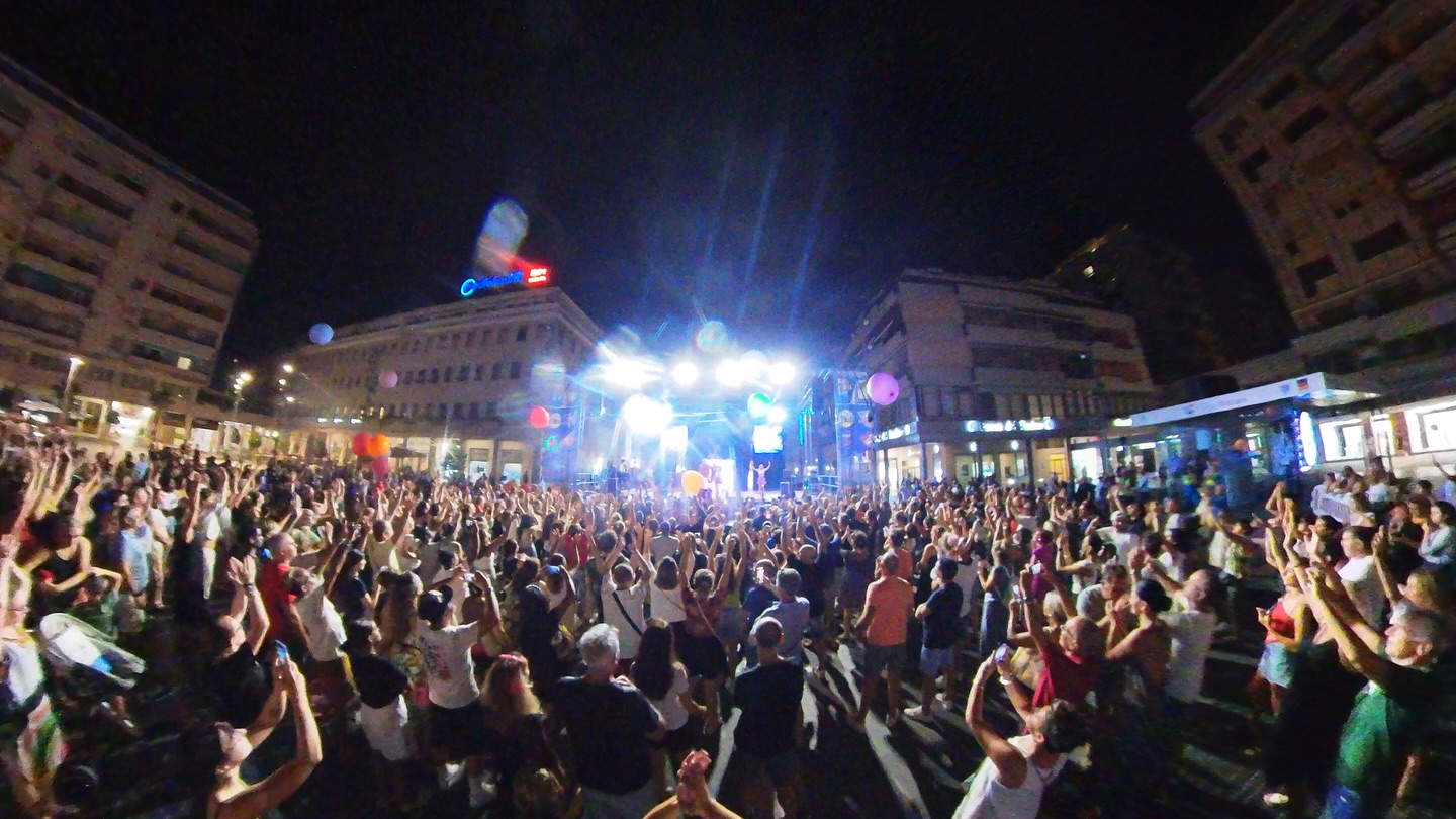 Pubblico e performer 90 Mania